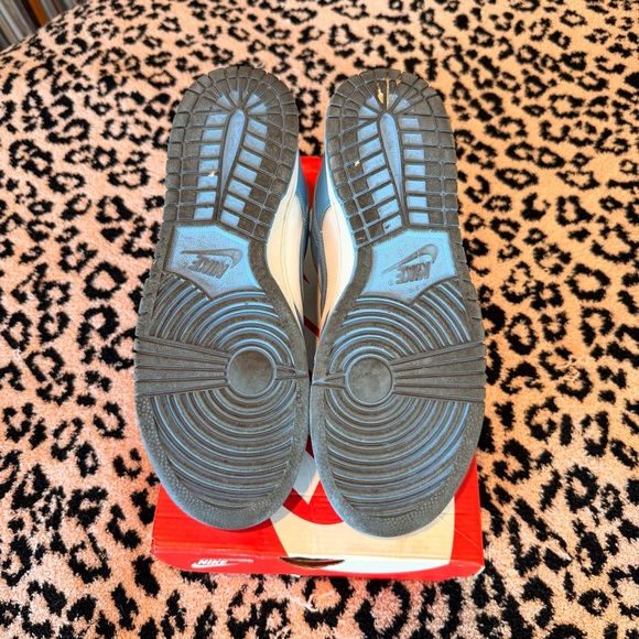 Nike University Dunks - Mens US 9 - Picture 4 of 5